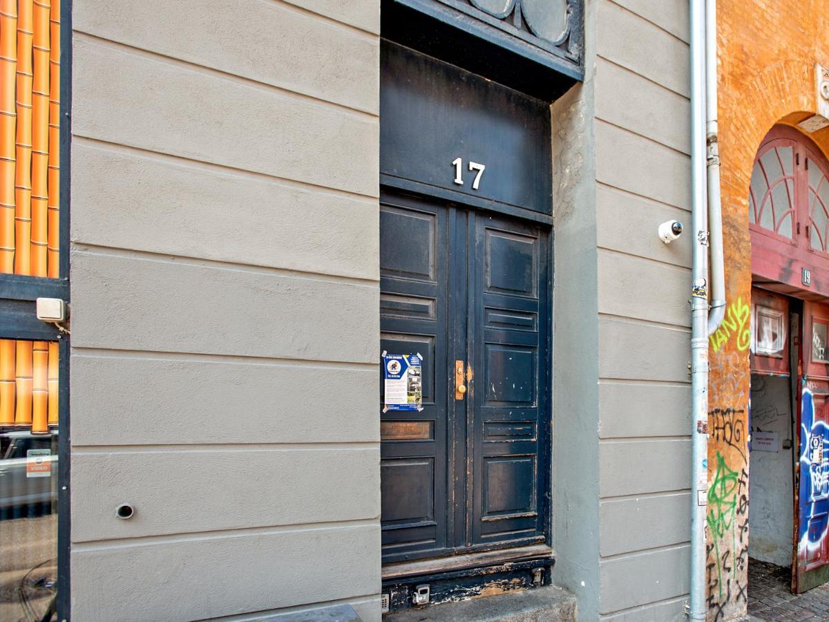 Sanders Penny - Charming Three-bedroom In The Middle Of Action Appartement