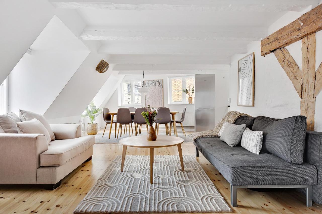 Sanders Penny - Charming Three-bedroom In The Middle Of Action Appartement *