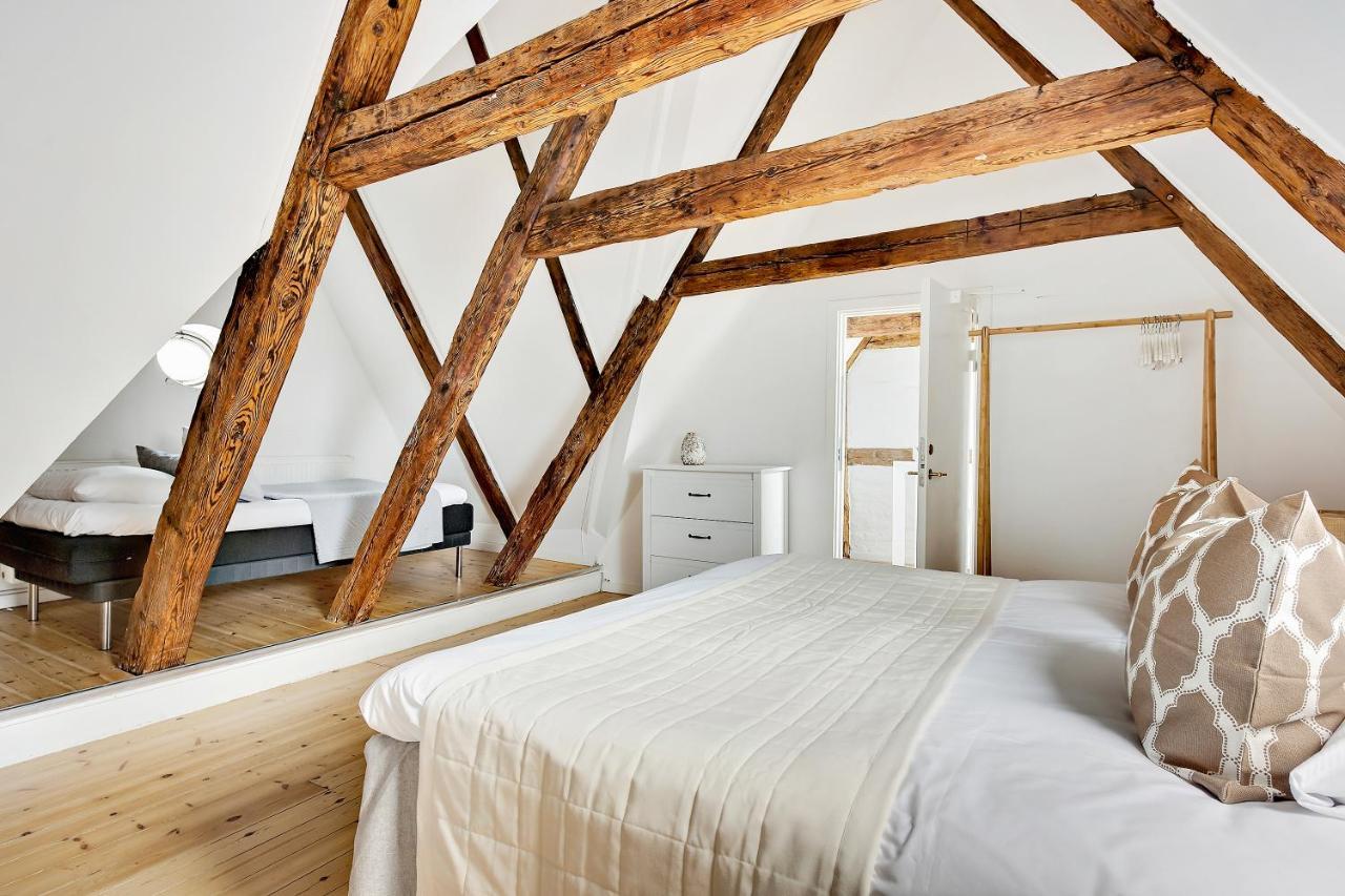 Sanders Penny - Charming Three-bedroom In The Middle Of Action Appartement